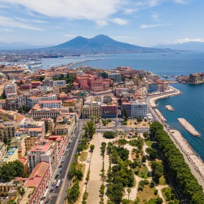 Piekna Panorama Zatoki Neapolitanskiej I Miasta W Tle Wulkan Wezuwiusz Warkot