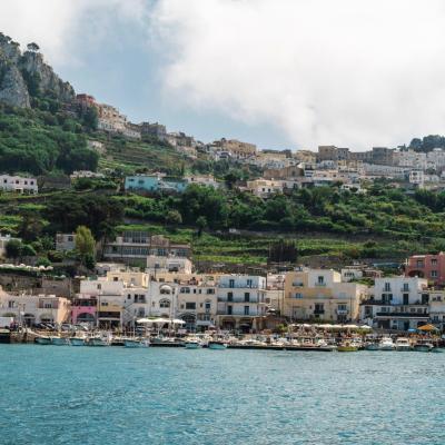 Widok Na Wybrzeze Morza Tyrrenskiego W Capri Wlochy